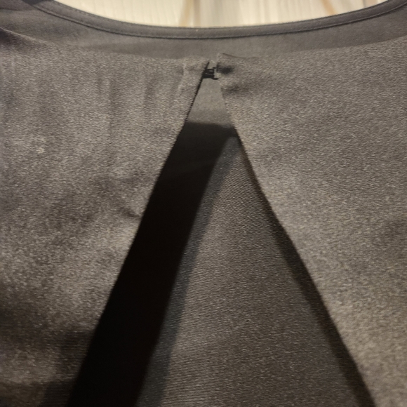 EXPRESS Open back satiny top - Picture 8 of 11